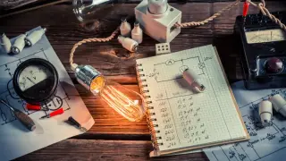 Энергетический подход к решению задач по физике. Решение задач о перезарядке конденсаторов