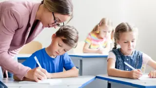 Первый раз в первый класс! Адаптация ребёнка к школе: привычные проблемы и новые вызовы