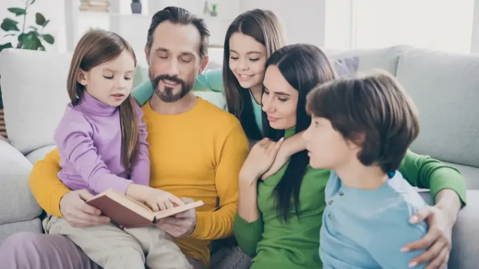 Читателями становятся на коленях у своих родителей. Что читать детям дошкольного возраста?