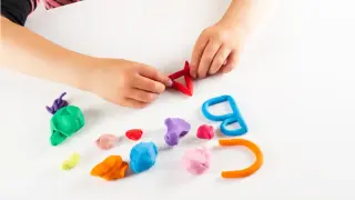 Лепим из пластилина и говорим по-английски